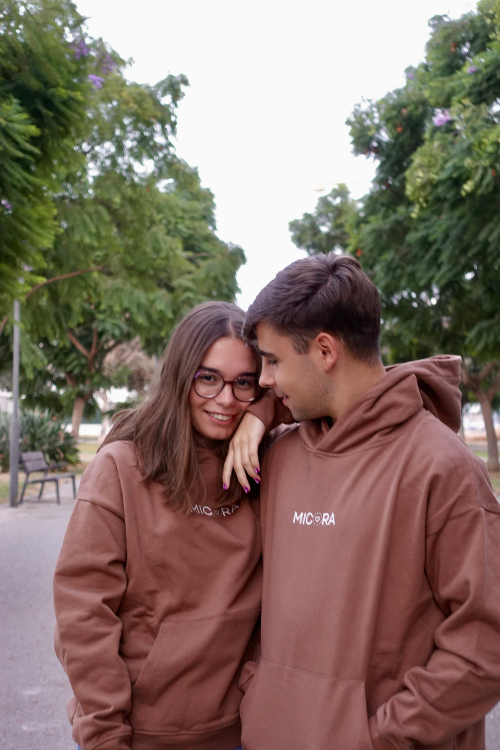 Sudadera Marrón con Gorro