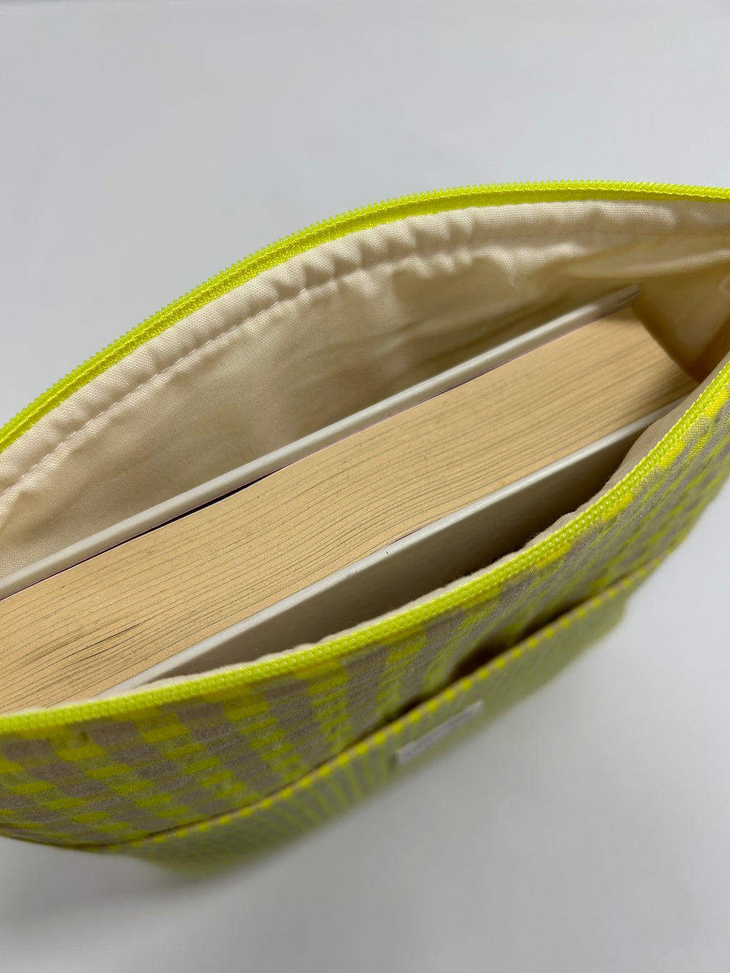 Funda Libro o Tablet Amarillo Flúor