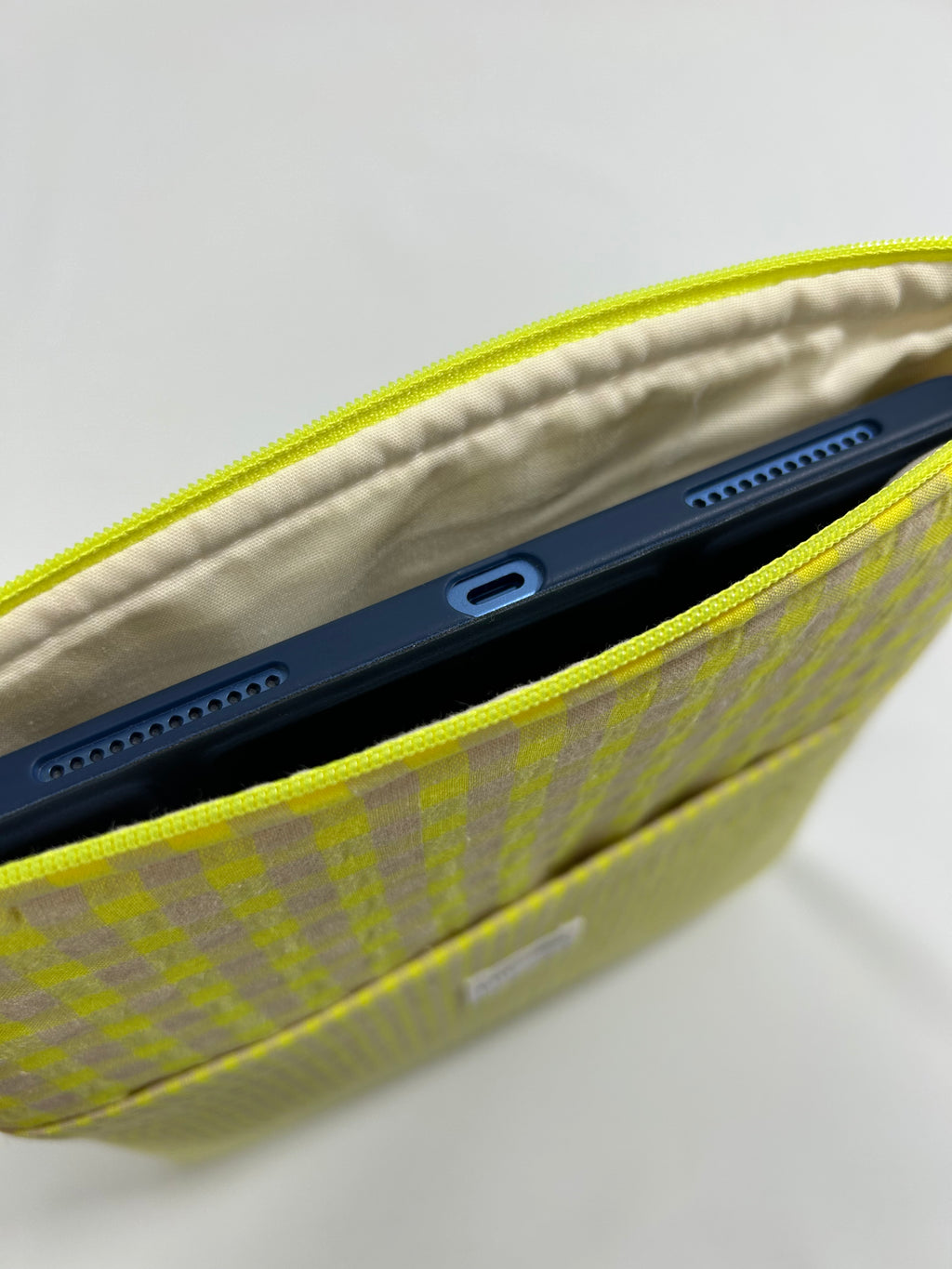 Funda Libro o Tablet Amarillo Flúor