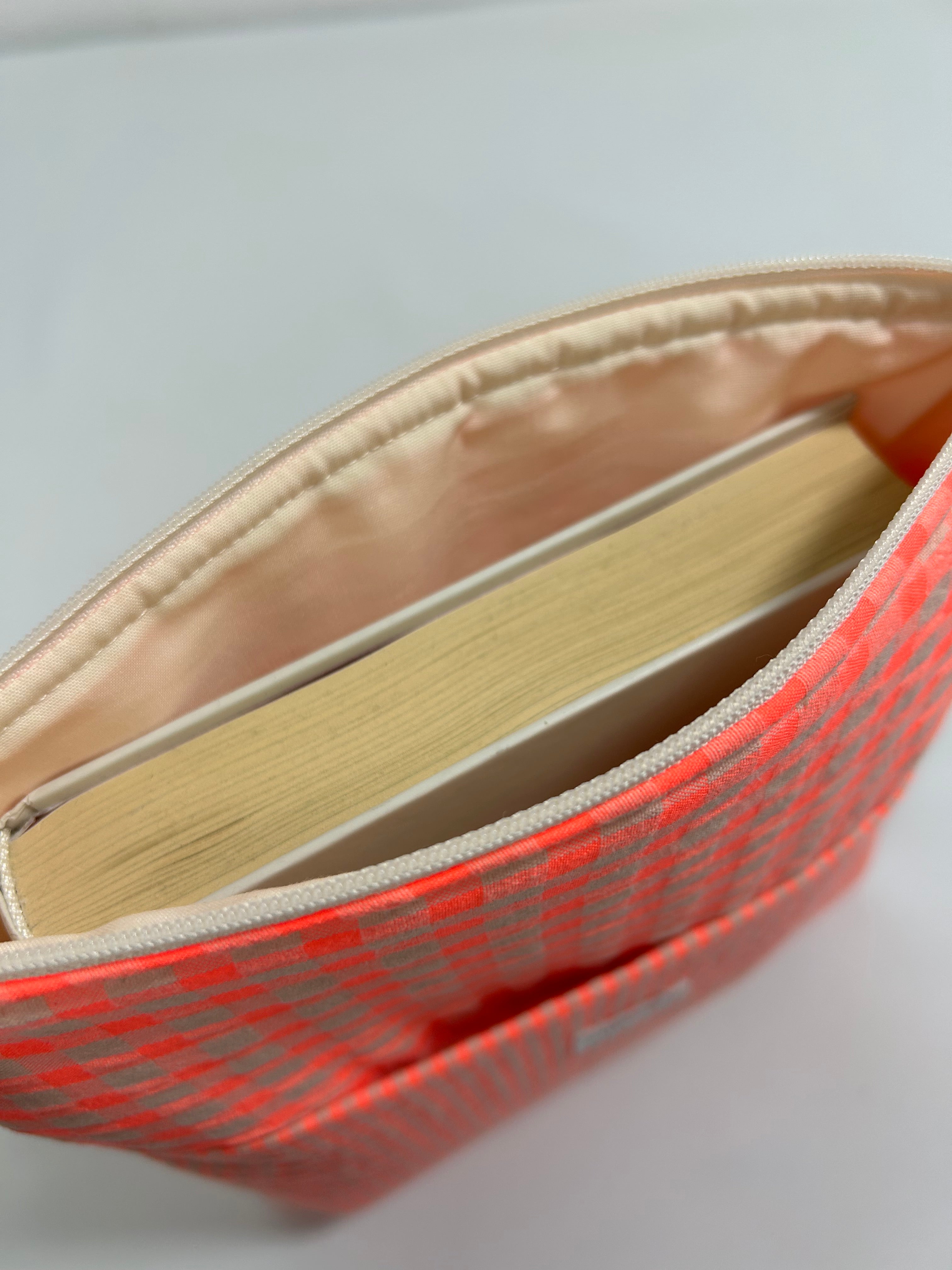 Funda Libro o Tablet Naranja Flúor