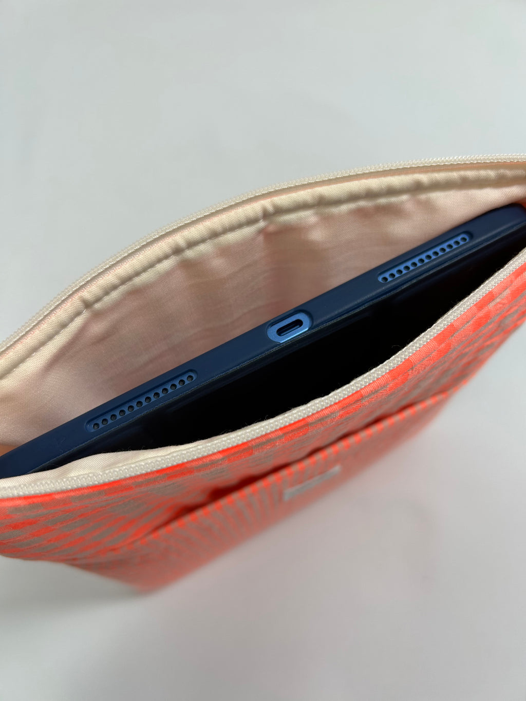 Funda Libro o Tablet Naranja Flúor